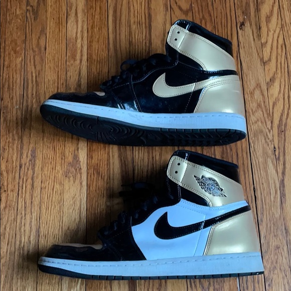 Jordan 1 - Gold Toe - Picture 3 of 3